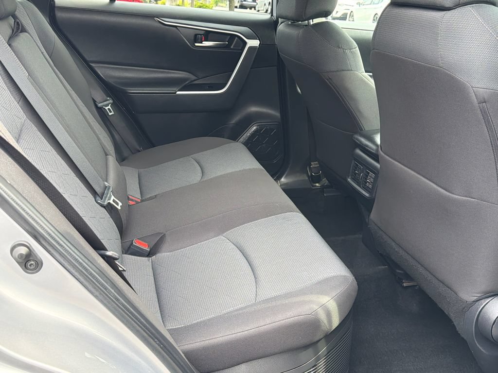 Used 2025 Toyota RAV4 XLE AWD/4WD image 13