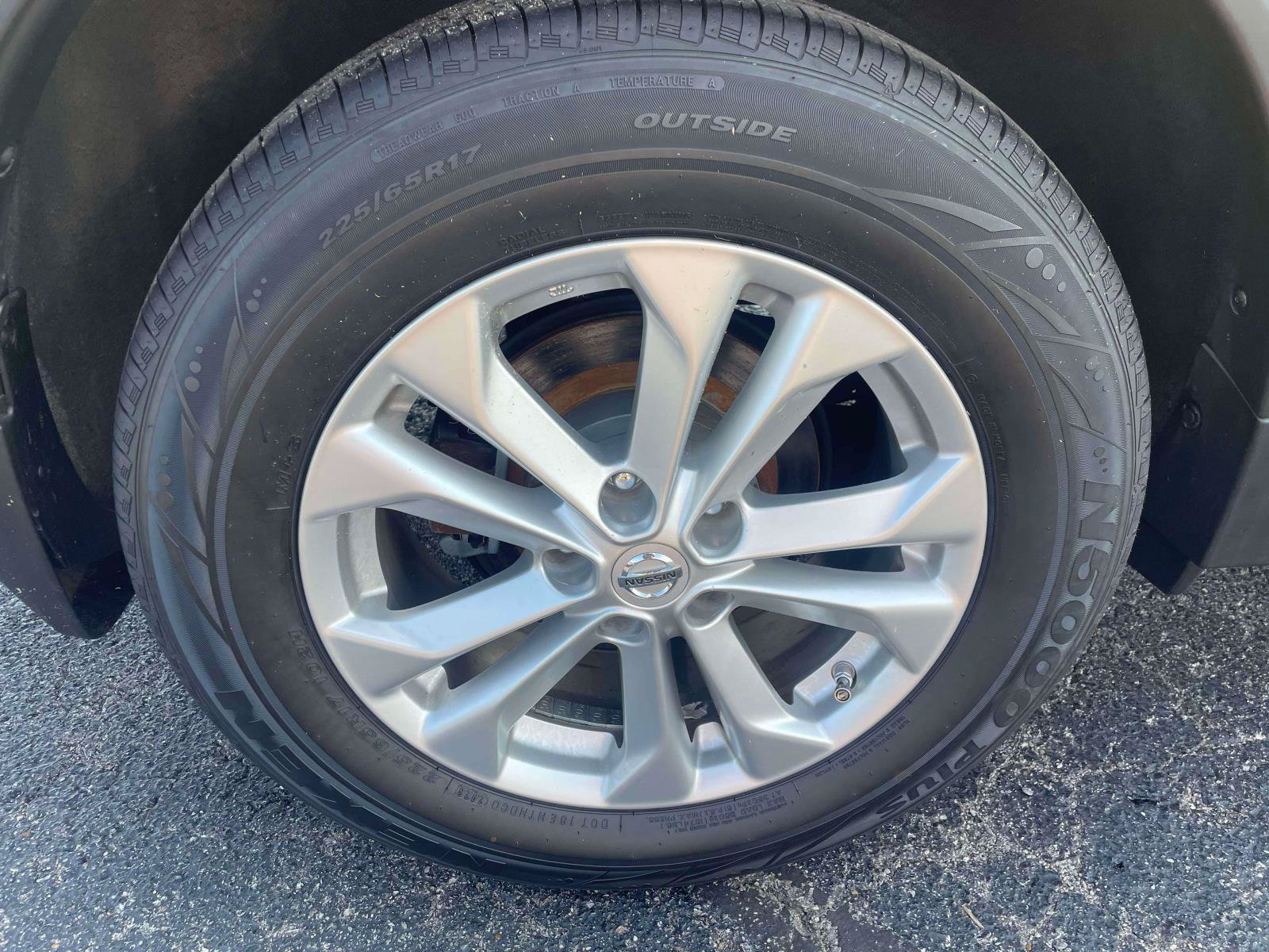 Used 2015 Nissan Rogue SV FWD image 10
