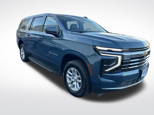 Used 2025 Chevrolet Suburban LT image 8
