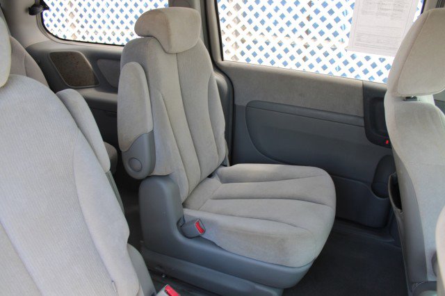 Used 2007 Kia Sedona LX image 17
