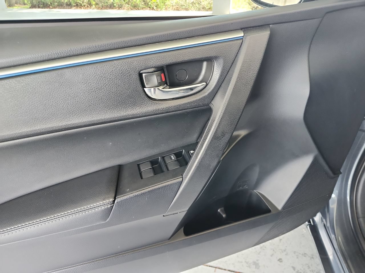 Used 2015 Toyota Corolla S FWD image 16