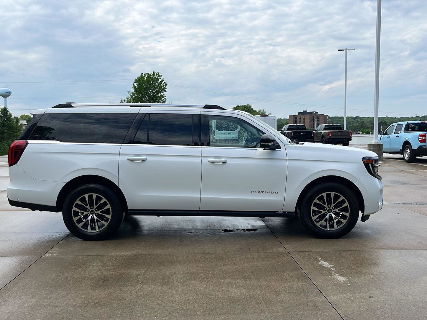 Used 2025 Ford Expedition Max Platinum AWD/4WD image 4