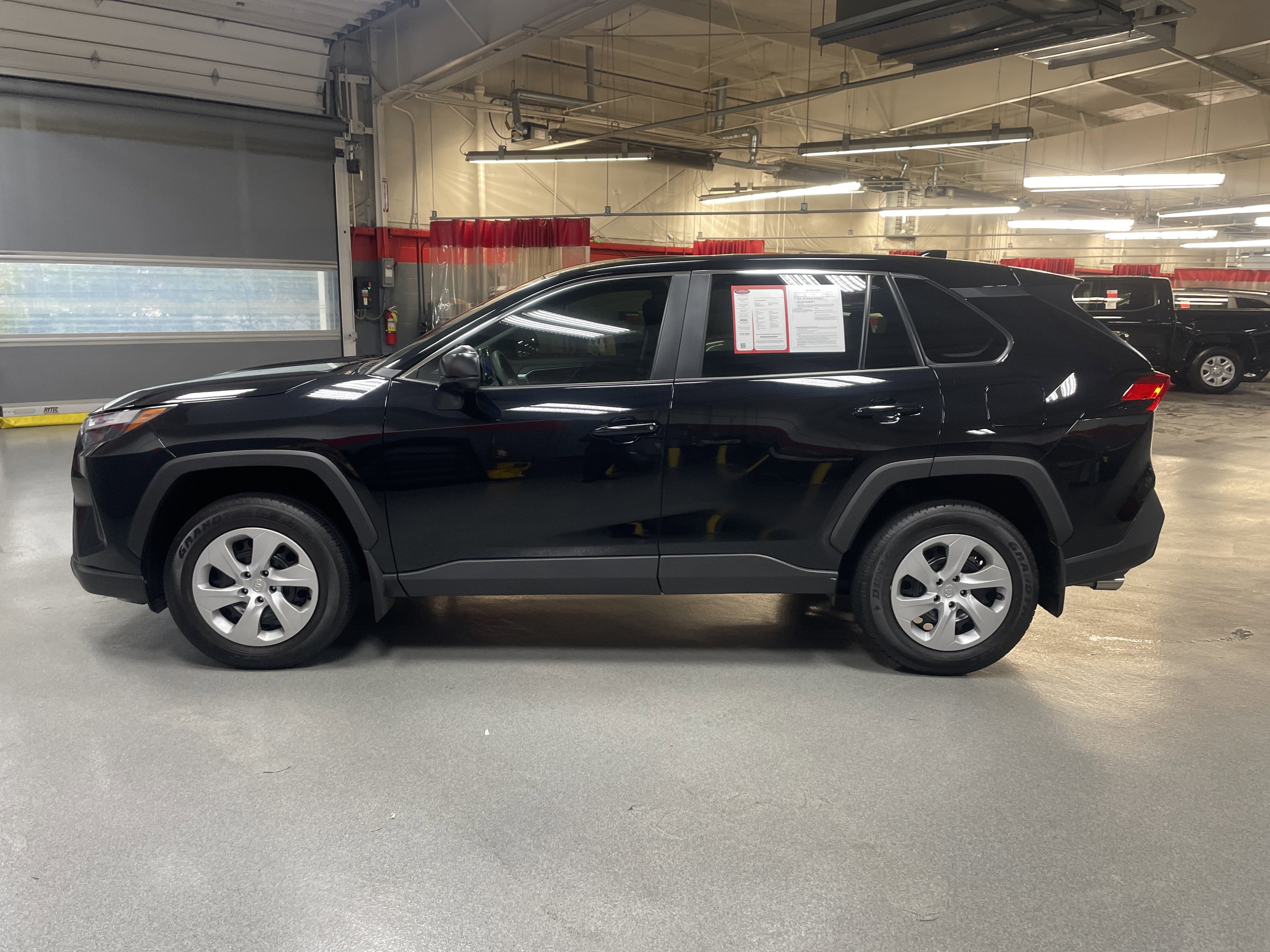 Used 2025 Toyota RAV4 XLE image 7