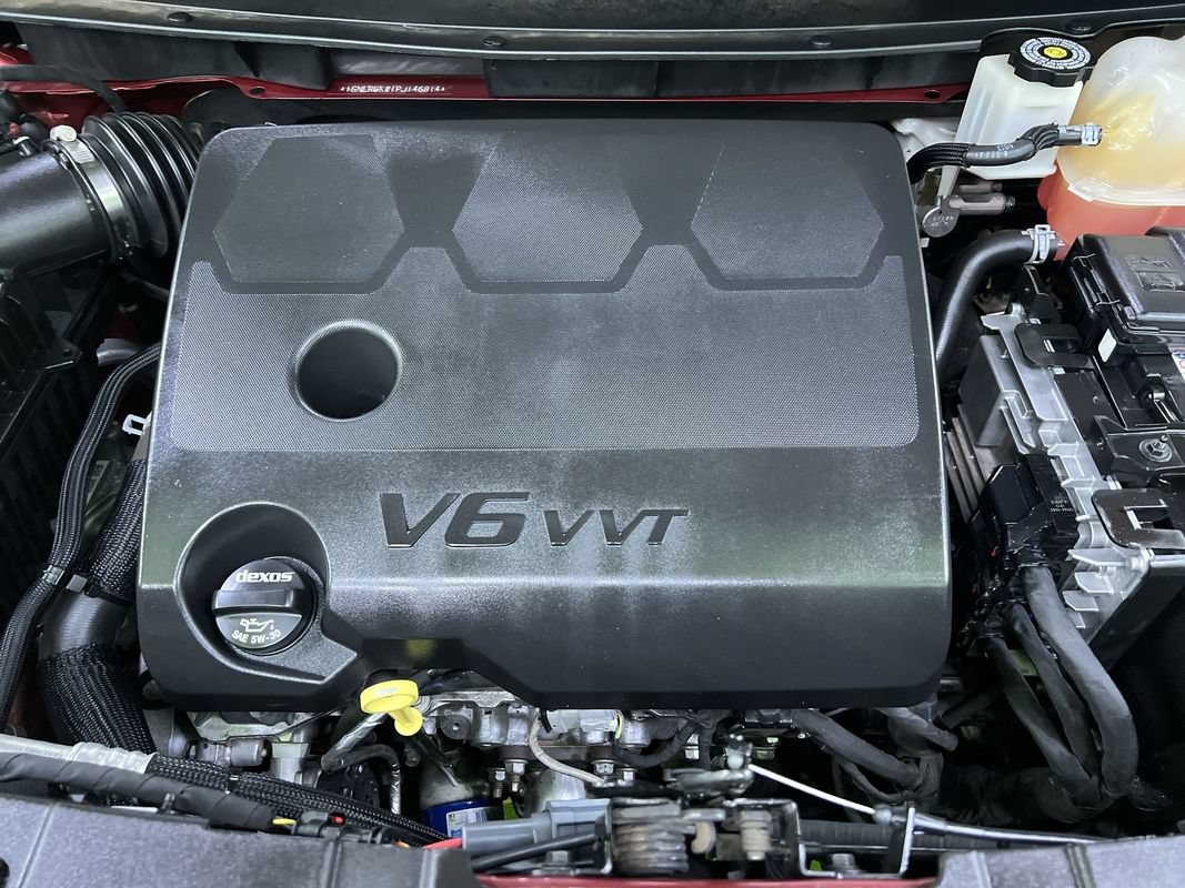 Used 2023 Chevrolet Traverse LT FWD image 18