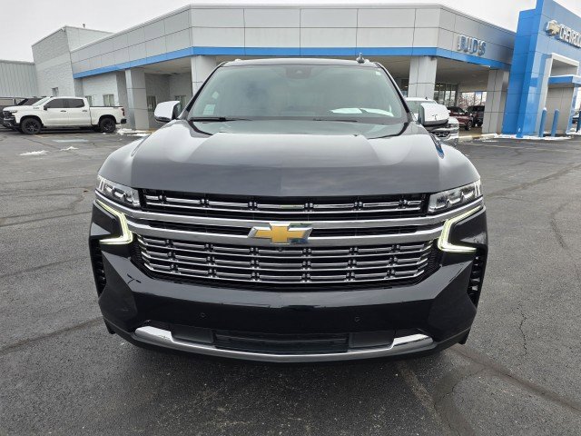 Used 2024 Chevrolet Suburban Premier w/ Premium Package AWD/4WD image 16