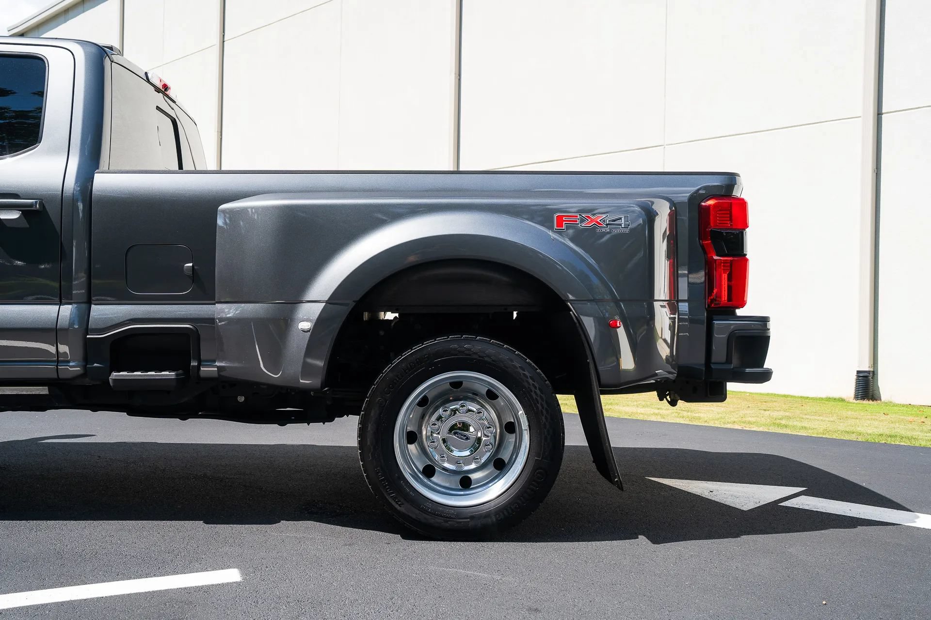 Used 2025 Ford F450 Platinum w/ FX4 Off-Road Package AWD/4WD image 5