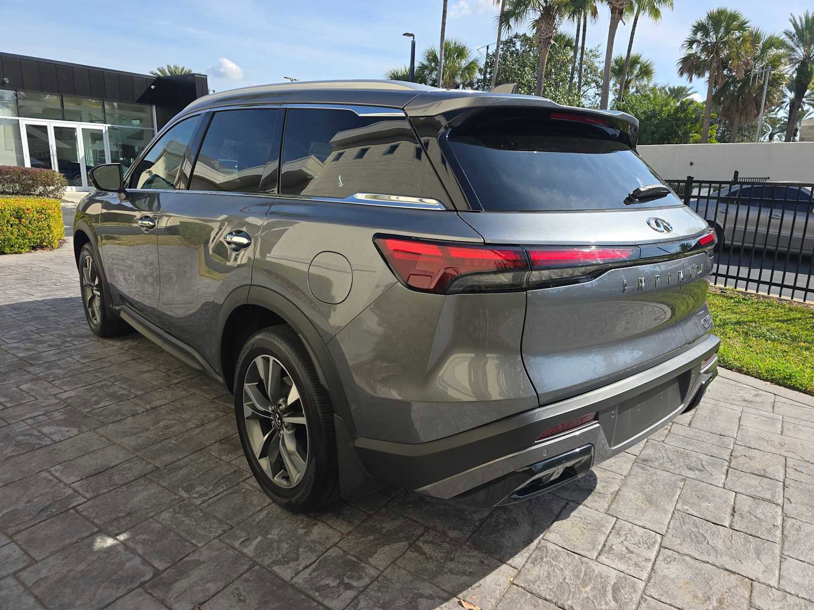 Certified 2025 INFINITI QX60 Luxe FWD image 6