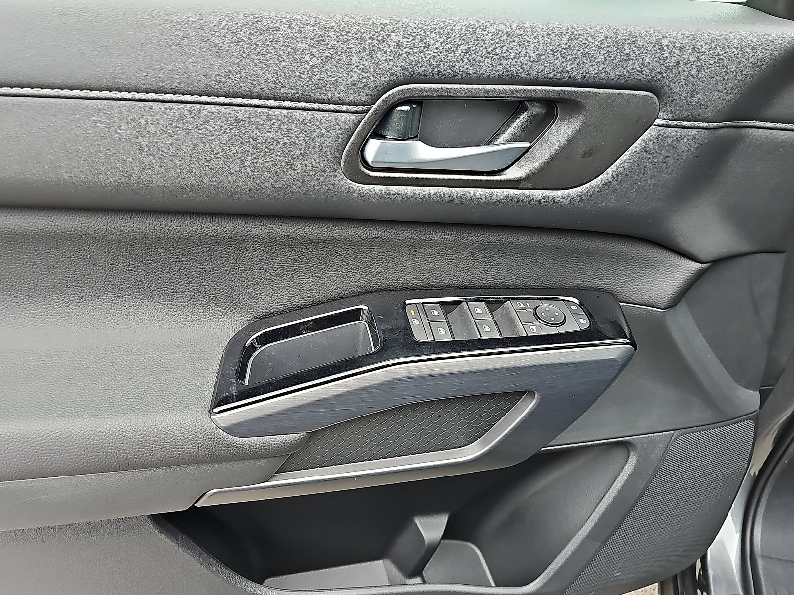 New 2026 Nissan Pathfinder SL w/ SL Premium Package image 8