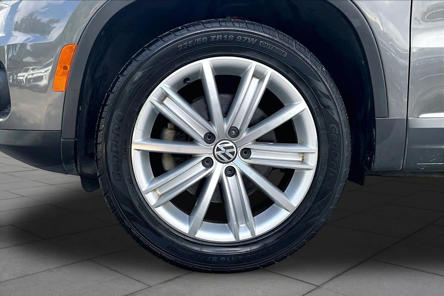 Used 2014 Volkswagen Tiguan SEL FWD image 11