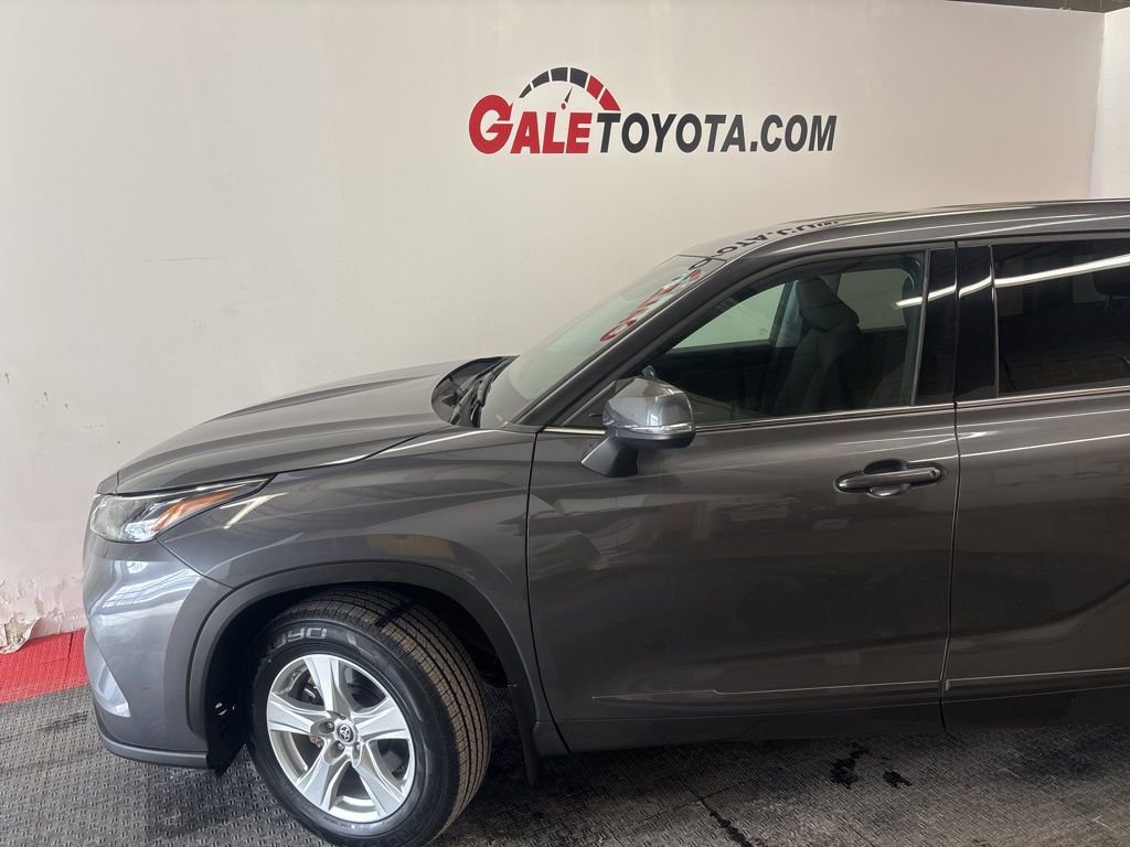 Used 2021 Toyota Highlander LE image 7