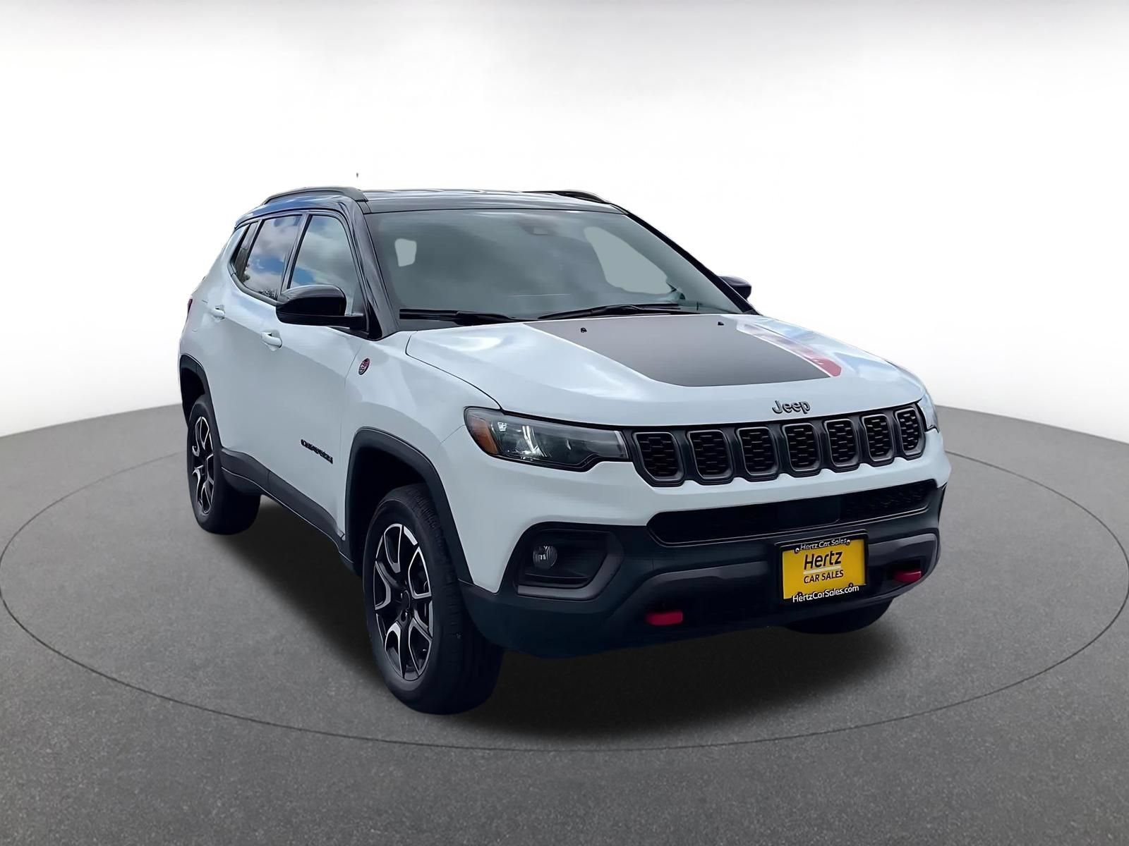 Used 2025 Jeep Compass Trailhawk AWD/4WD image 3