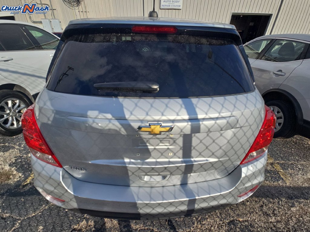 Used 2022 Chevrolet Trax LS w/ Tint and Cruise Package FWD image 5