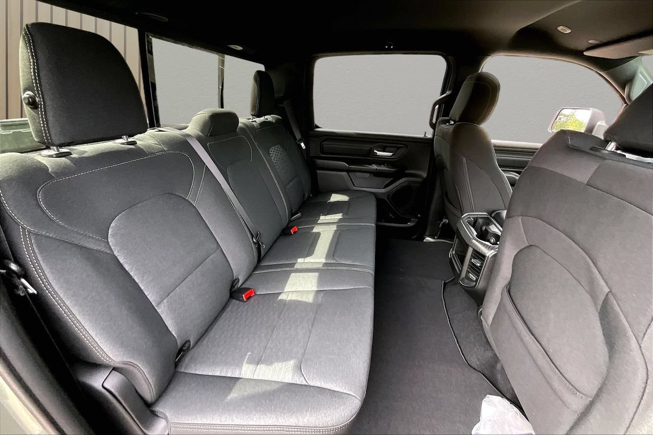 New 2026 RAM 1500 Express AWD/4WD image 19