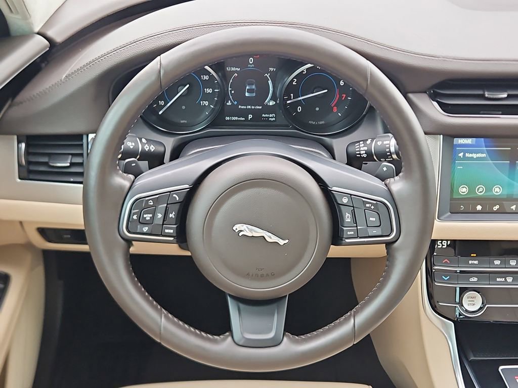 Used 2020 Jaguar XF Premium image 28