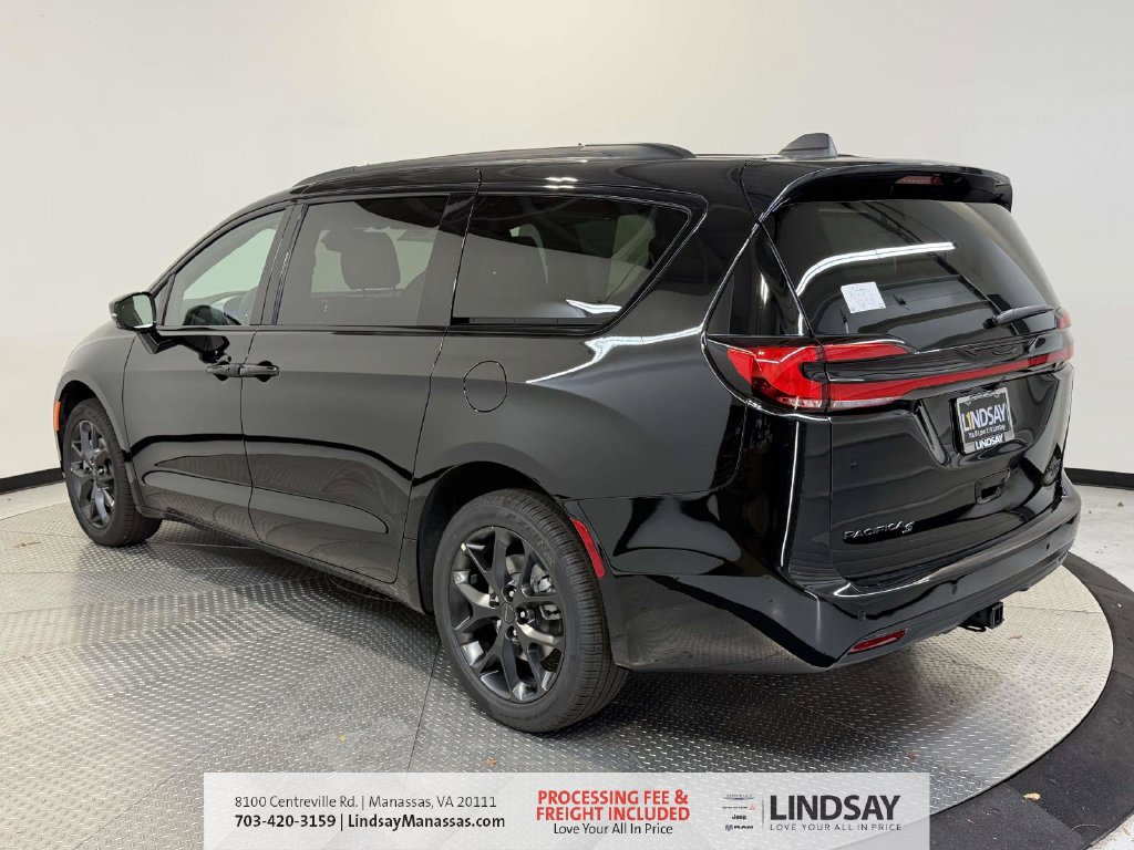 New 2027 Chrysler Pacifica Limited AWD/4WD image 6