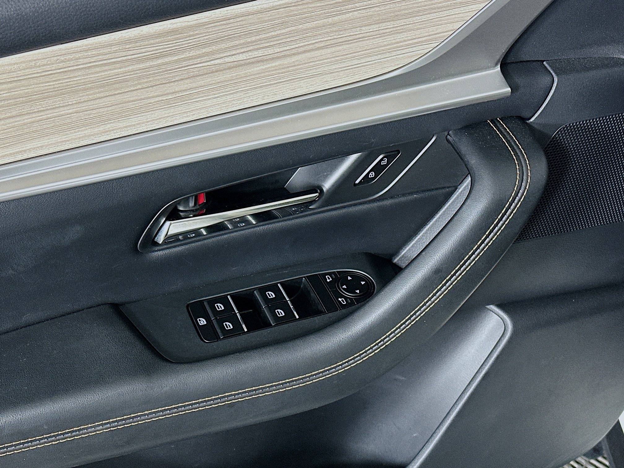 Used 2024 MAZDA CX-90 Plug-In Hybrid w/ Preferred image 15