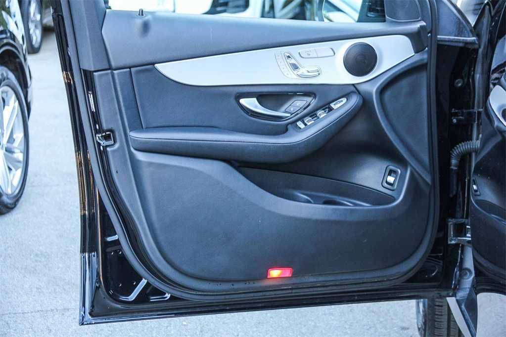 Used 2021 Mercedes-Benz GLC 300 GLC 300 image 21