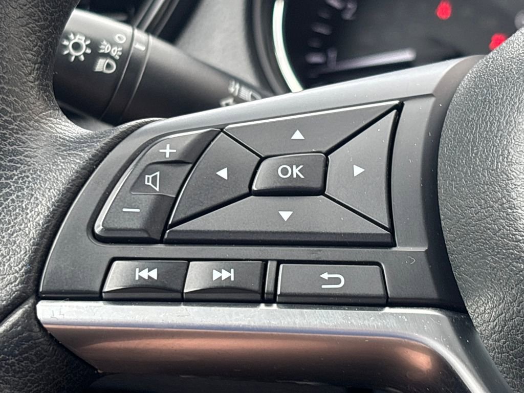 Used 2017 Nissan Rogue S image 19