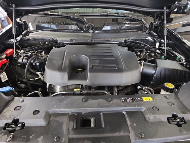 Used 2025 Land Rover Defender 110 X-Dynamic SE image 29