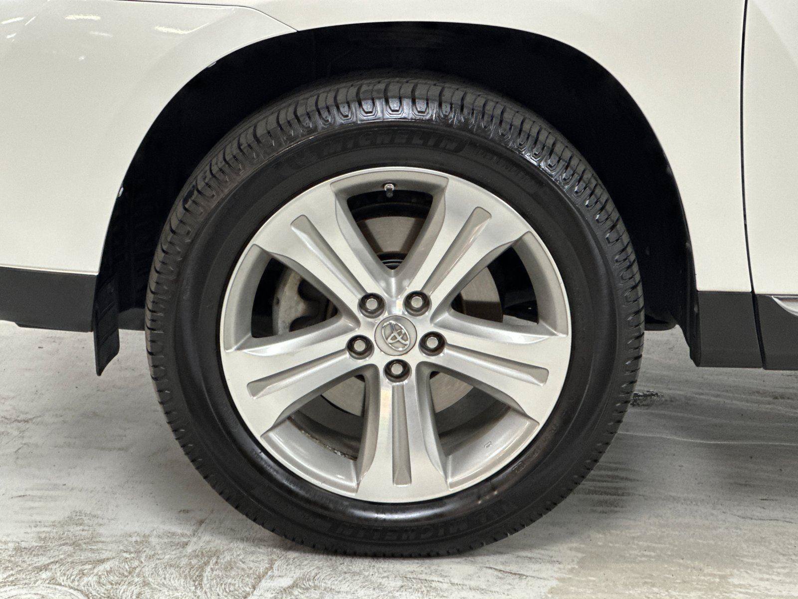 Used 2013 Toyota Highlander Limited AWD/4WD image 24