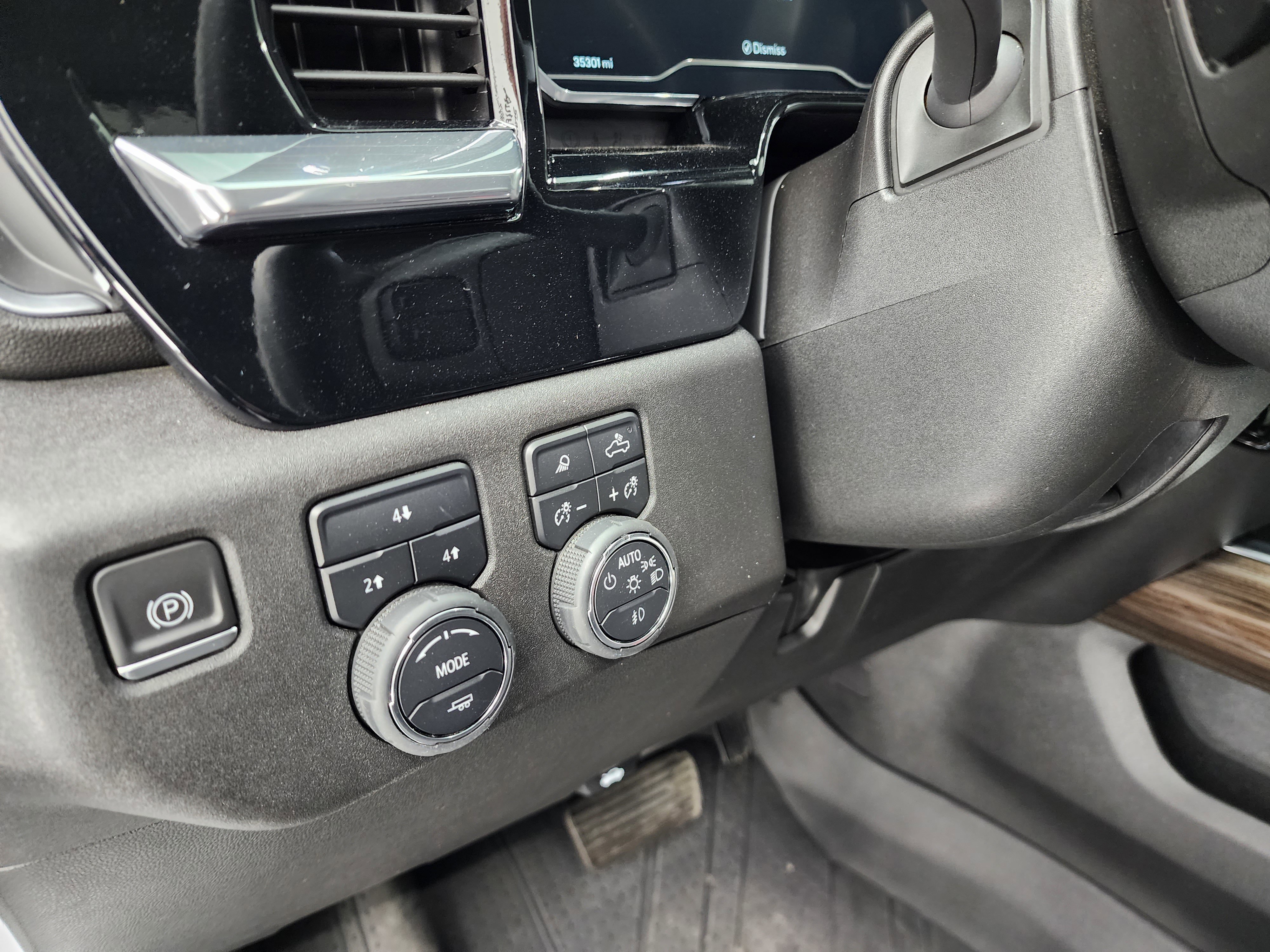 Used 2024 Chevrolet Silverado 3500 LT w/ Convenience Package image 44