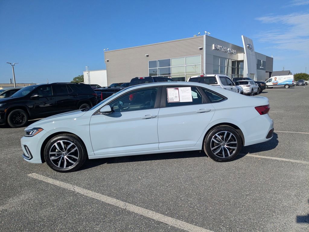 Used 2026 Volkswagen Jetta SE FWD image 6