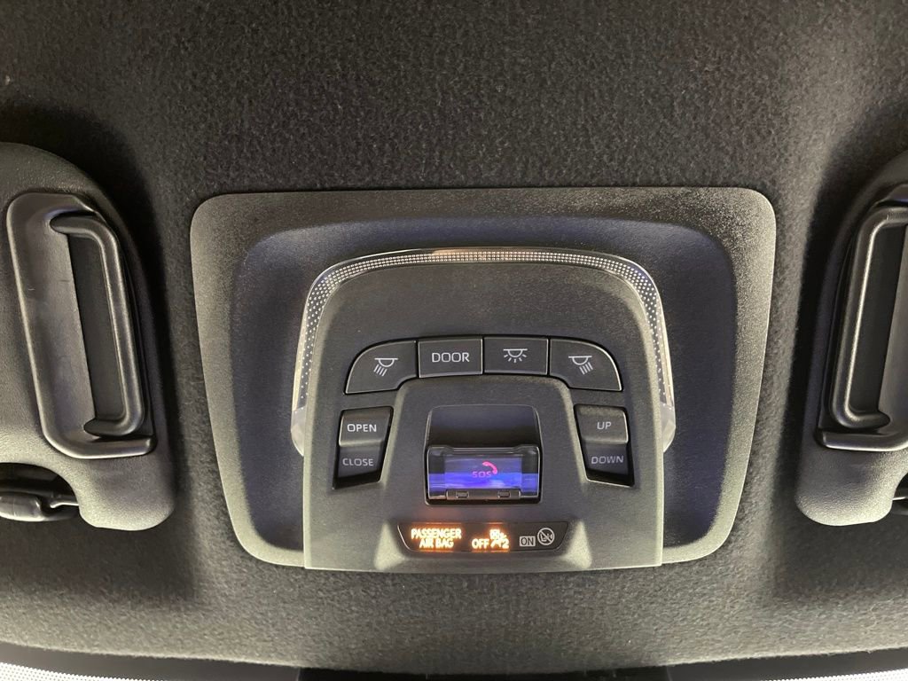 Used 2023 Toyota Corolla SE w/ SE Premium Package image 25