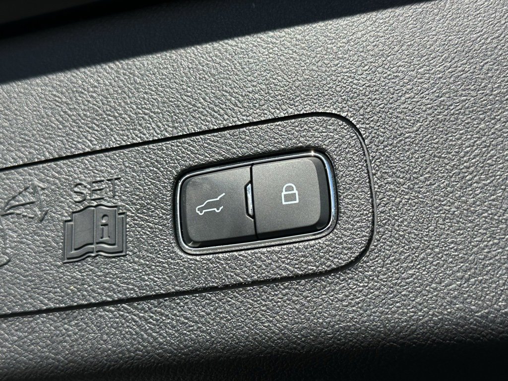 Used 2023 Lincoln Aviator Reserve image 38