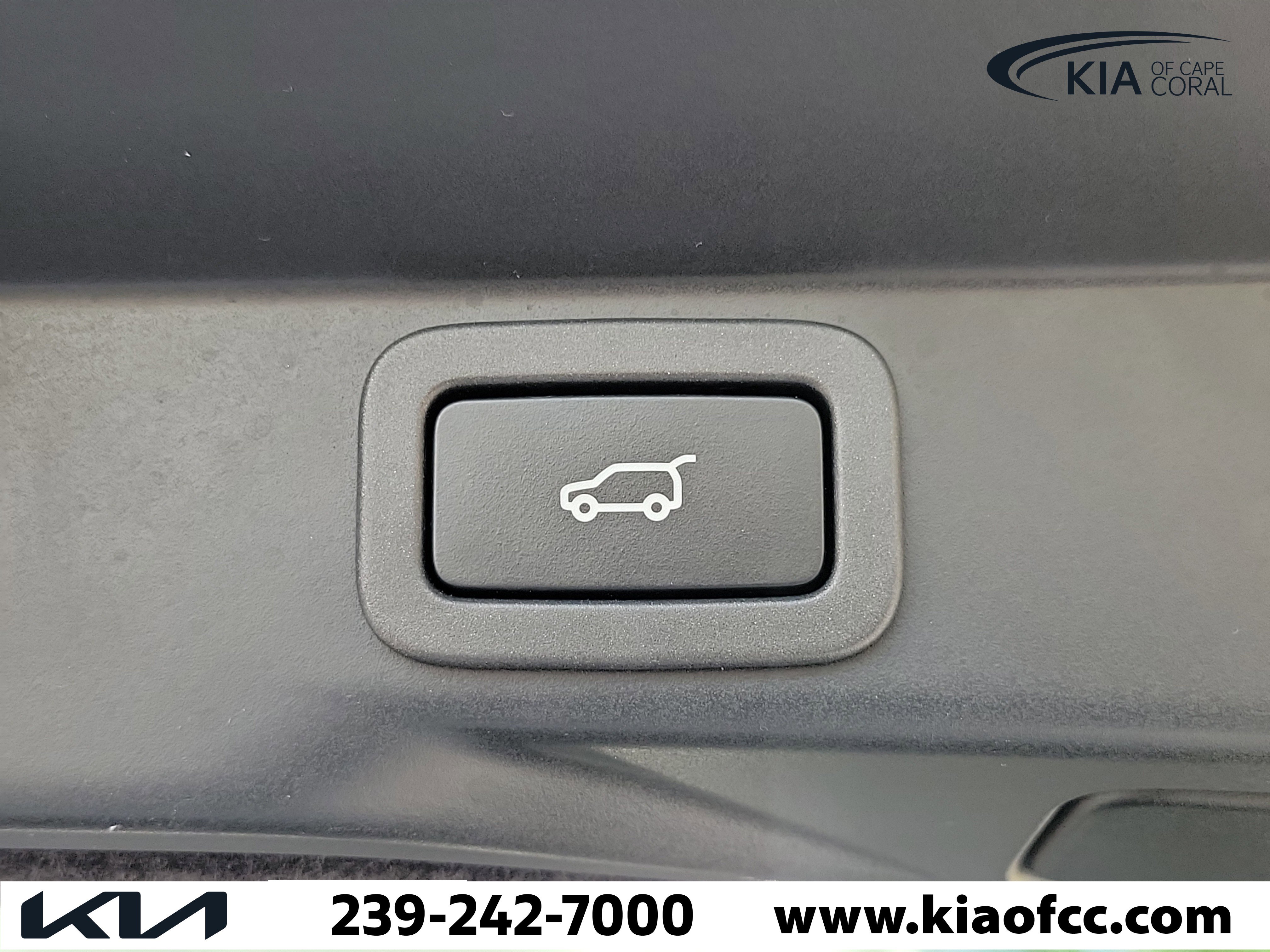 Used 2021 Land Rover Range Rover Sport SVR image 13