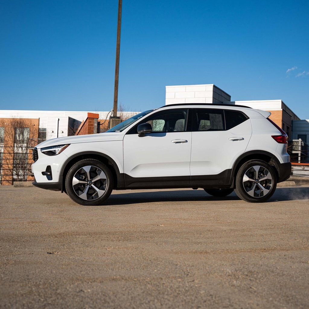 Certified 2026 Volvo XC40 B5 Plus w/ Protection Package Premier image 3