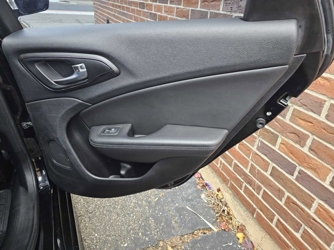 Used 2015 Chrysler 200 S w/ Comfort Group image 10