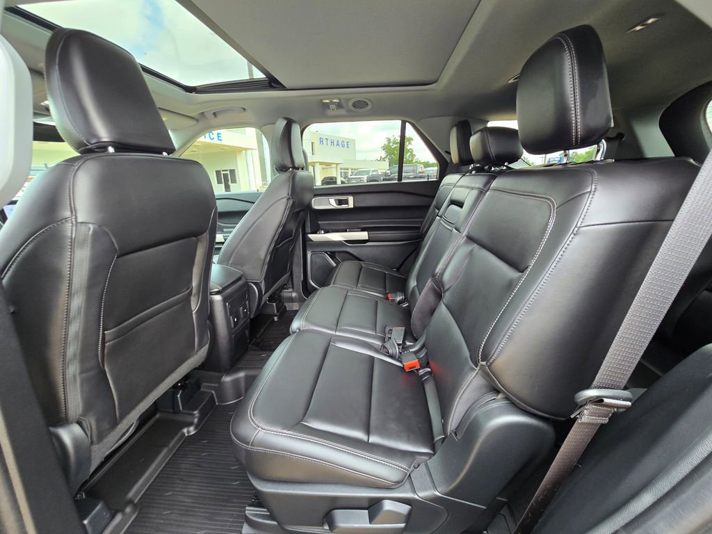 Used 2024 Ford Explorer XLT w/ Equipment Group 202A AWD/4WD image 15