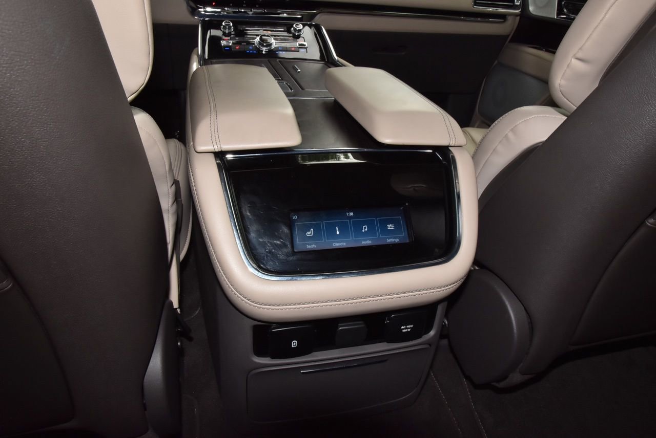 Used 2024 Lincoln Navigator Reserve AWD/4WD image 17