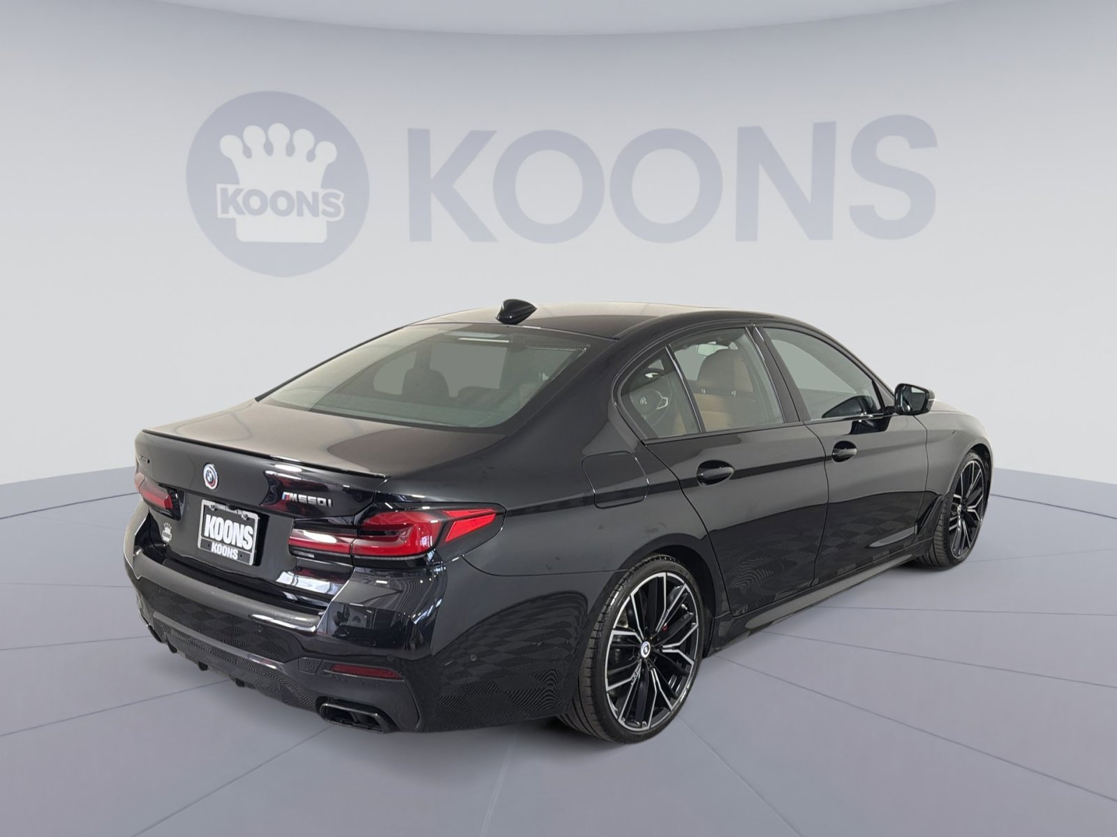 Used 2023 BMW M550i xDrive w/ Executive Package image 7