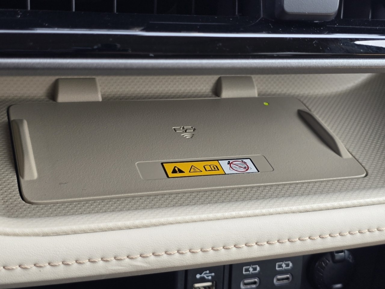 Certified 2024 Toyota Highlander Limited AWD/4WD image 10