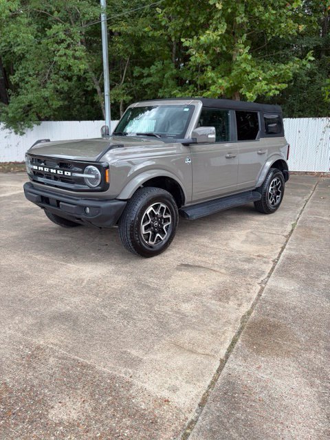 Used 2025 Ford Bronco Outer Banks AWD/4WD image 1