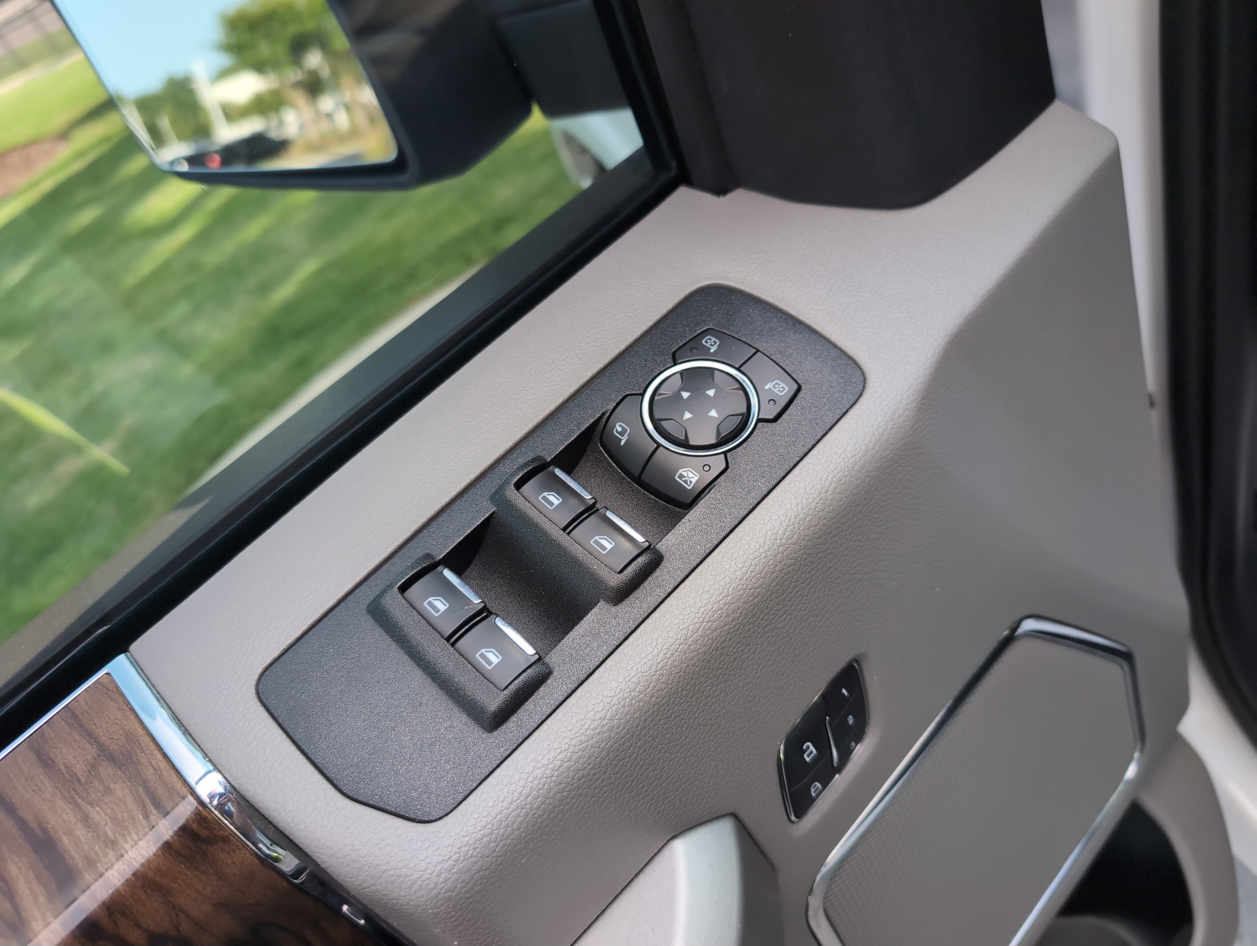 Used 2020 Ford F150 Lariat RWD image 15