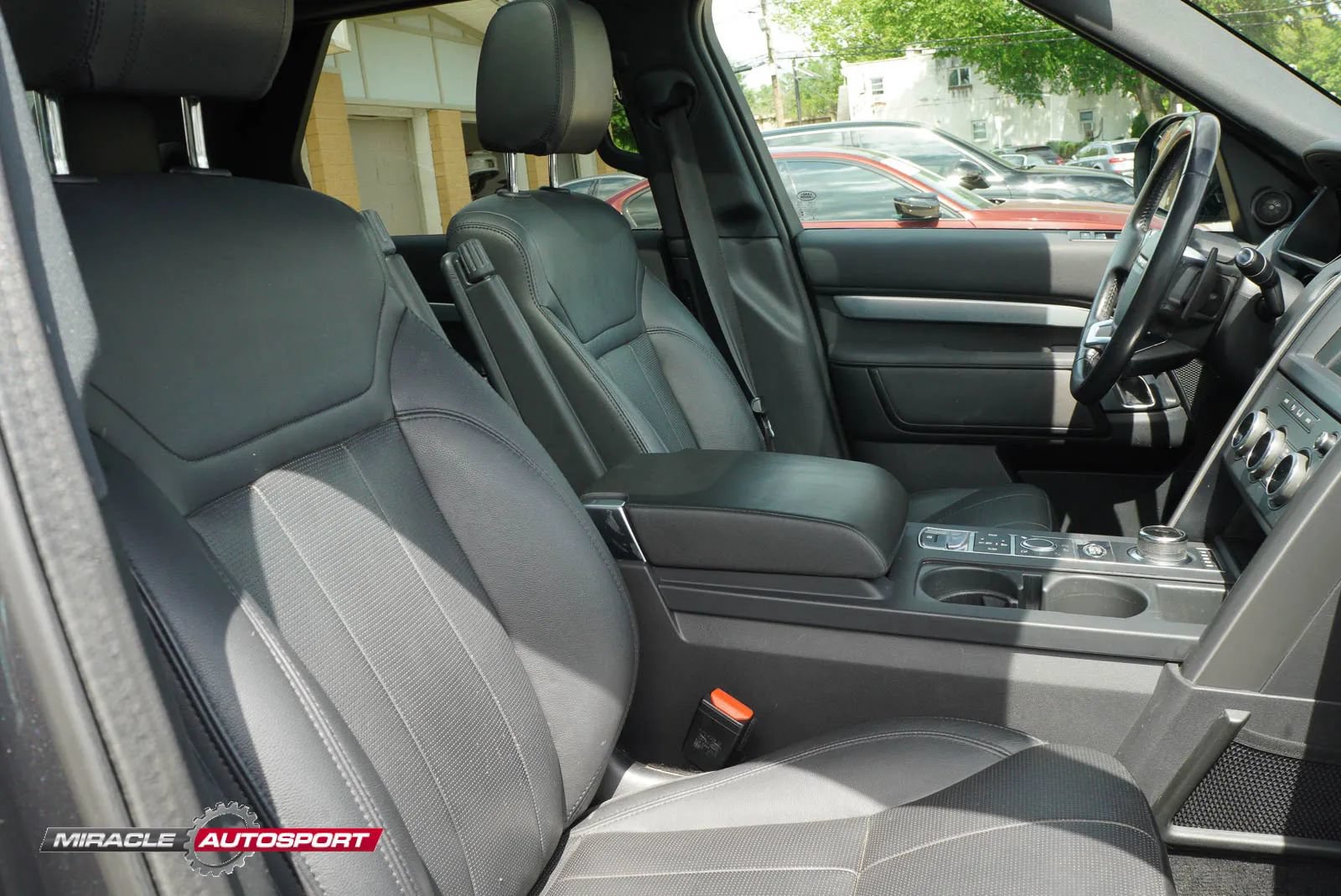 Used 2020 Land Rover Discovery Landmark AWD/4WD image 34