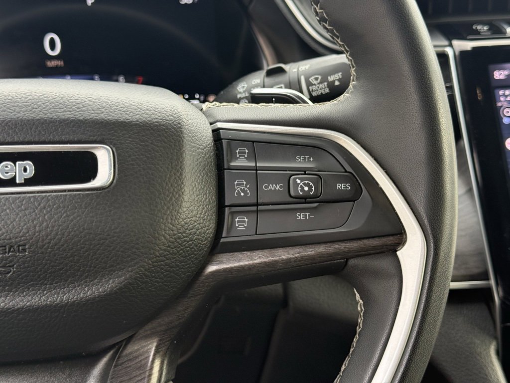 Used 2023 Jeep Grand Cherokee L Limited image 16