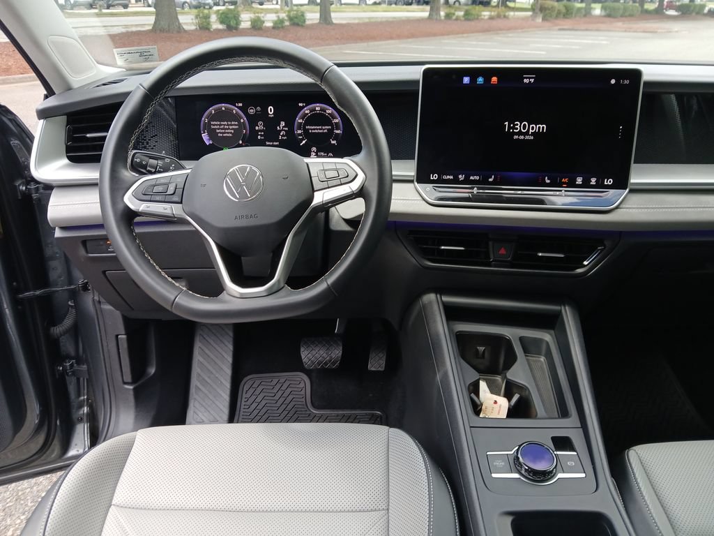 Used 2026 Volkswagen Tiguan SE w/ Panoramic Sunroof Package AWD/4WD image 15