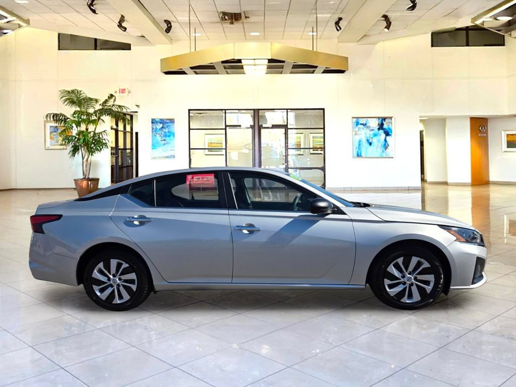 Certified 2024 Nissan Altima 2.5 S FWD image 4