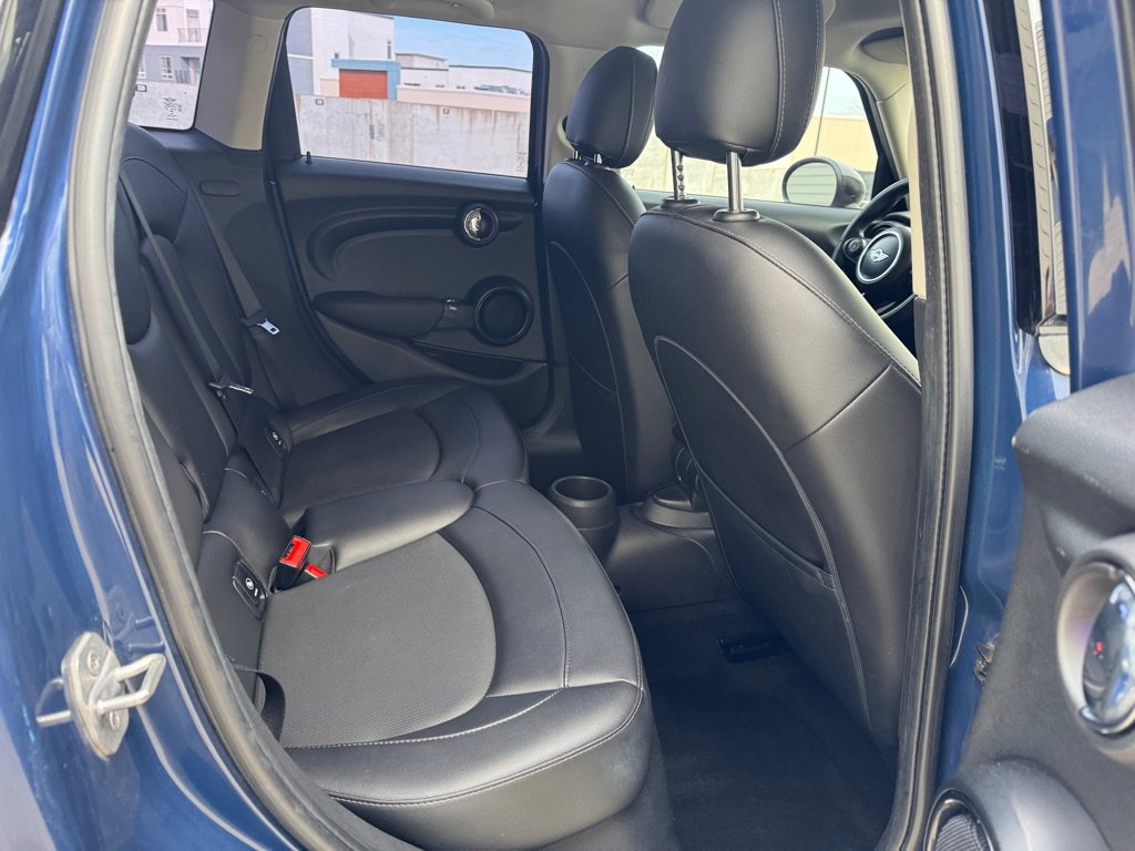 Used 2016 MINI Cooper 4-Door Hardtop image 21