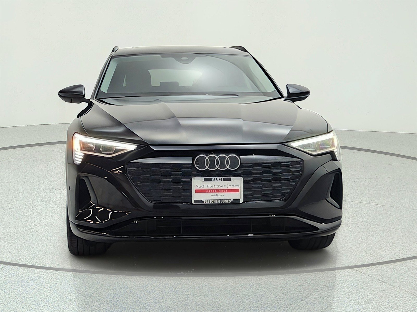 Used 2024 Audi Q8 e-tron Premium Plus w/ Premium Plus Package AWD/4WD image 2
