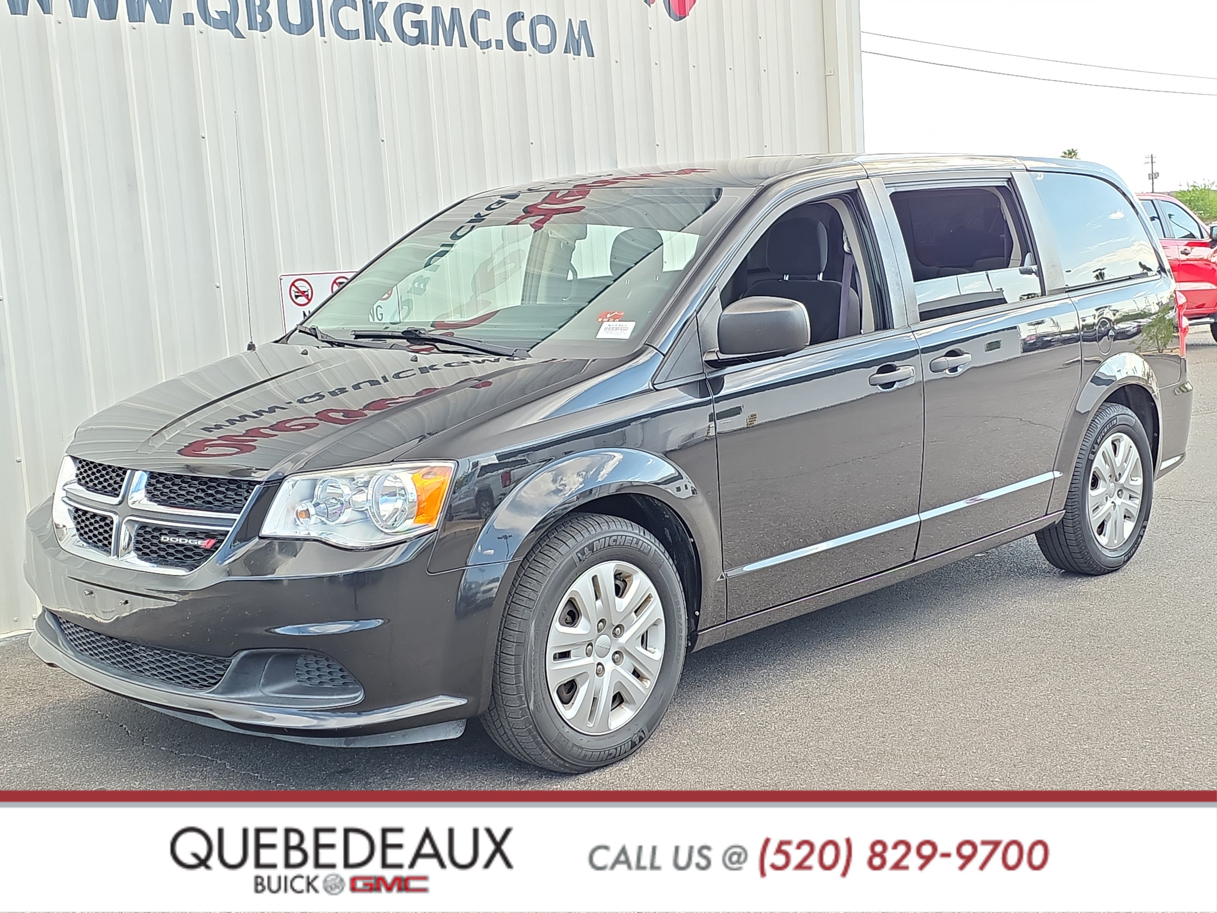 Used 2019 Dodge Grand Caravan SE w/ UConnect Hands-Free Group FWD image 3