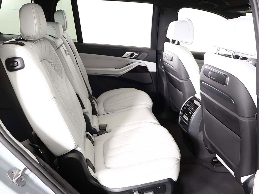 Used 2024 BMW X7 xDrive40i w/ Executive Package image 40