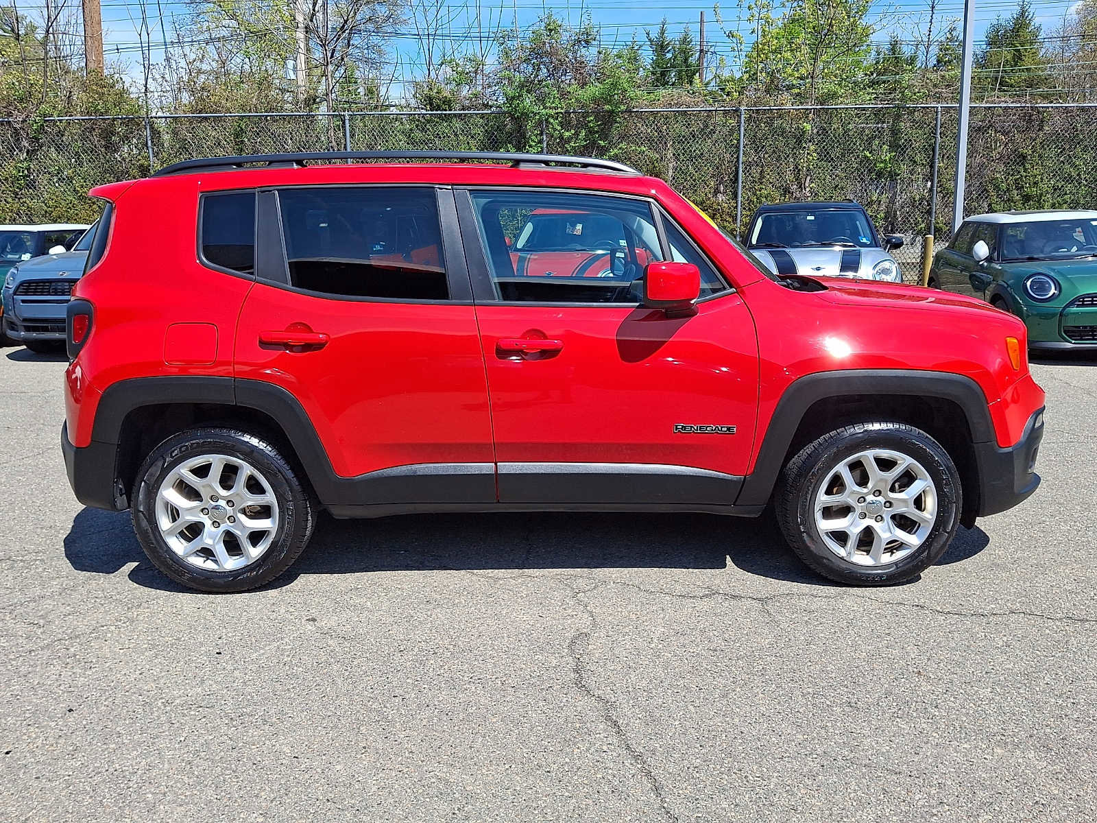 Used 2017 Jeep Renegade Latitude image 9