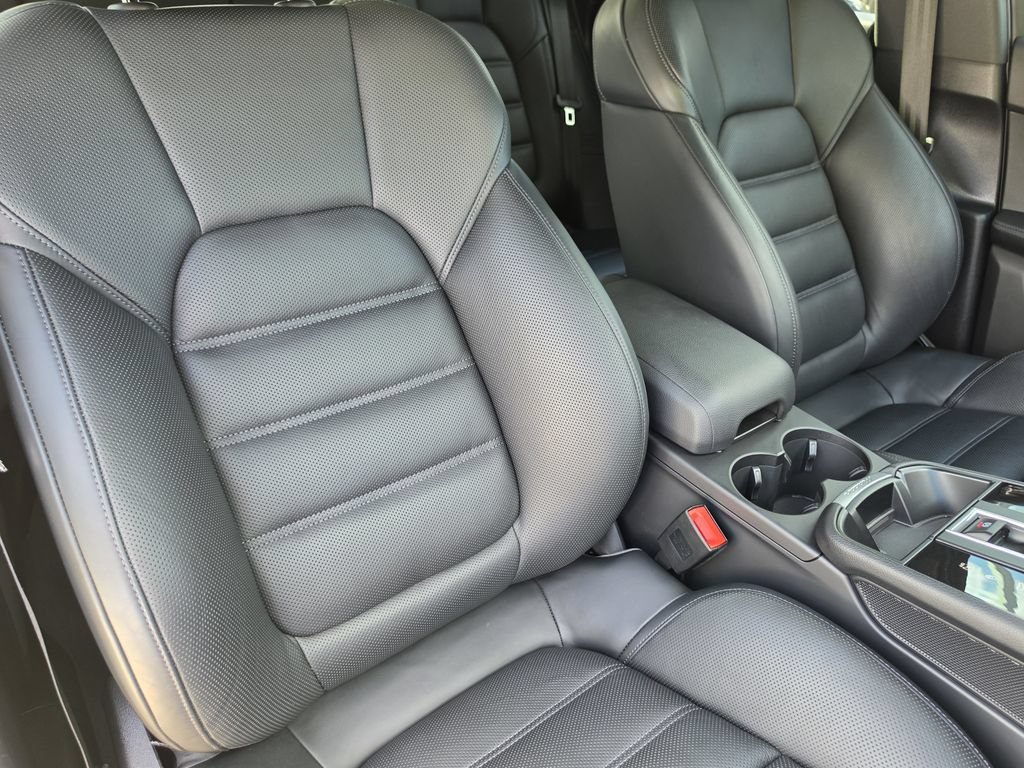 Used 2026 Porsche Macan AWD/4WD image 27