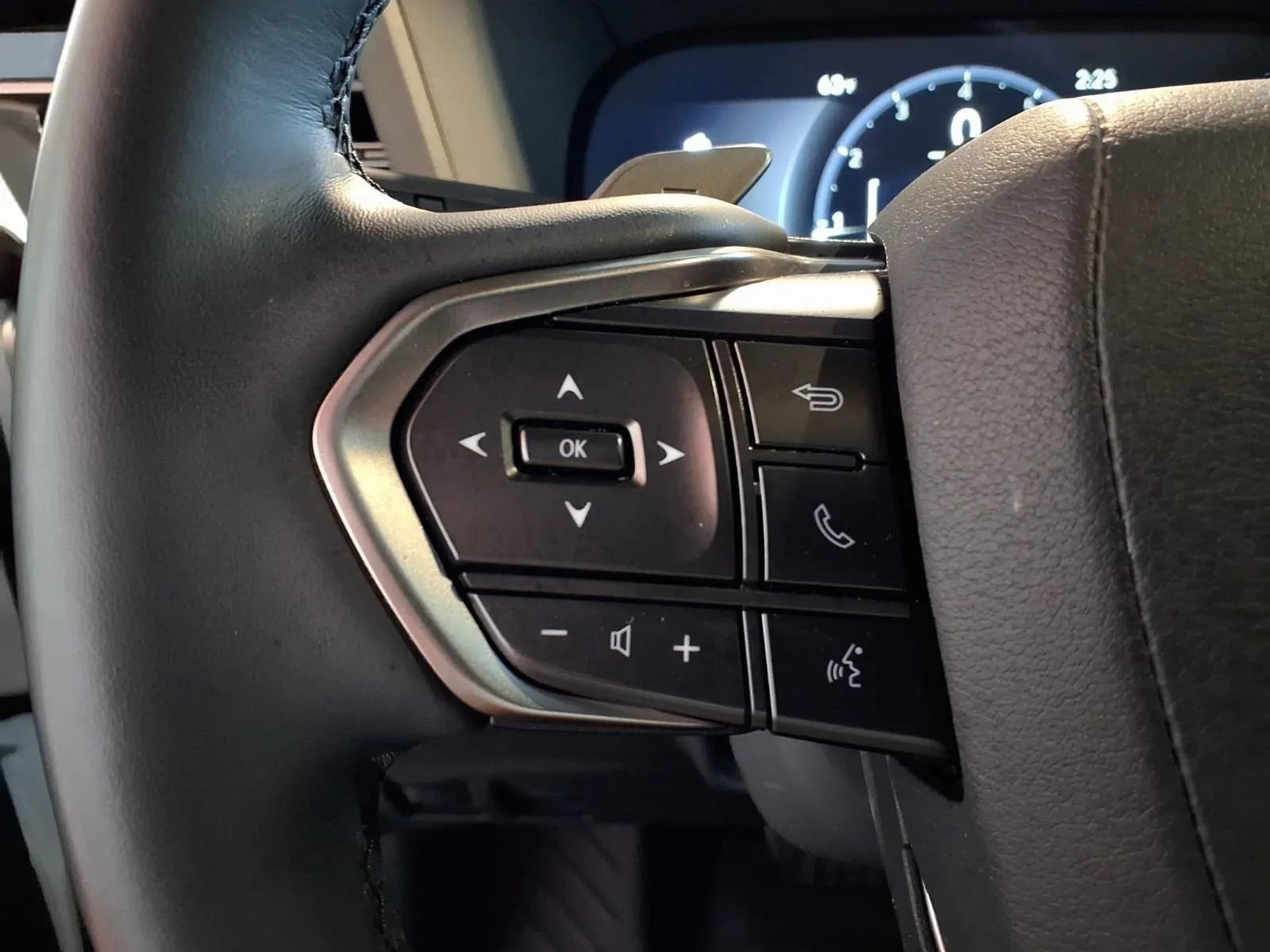 Used 2025 Lexus GX 550 w/ Accessory Package (31) image 24