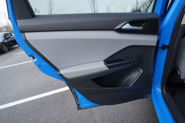 Used 2023 Volkswagen Taos SE w/ Panoramic Sunroof Package image 16