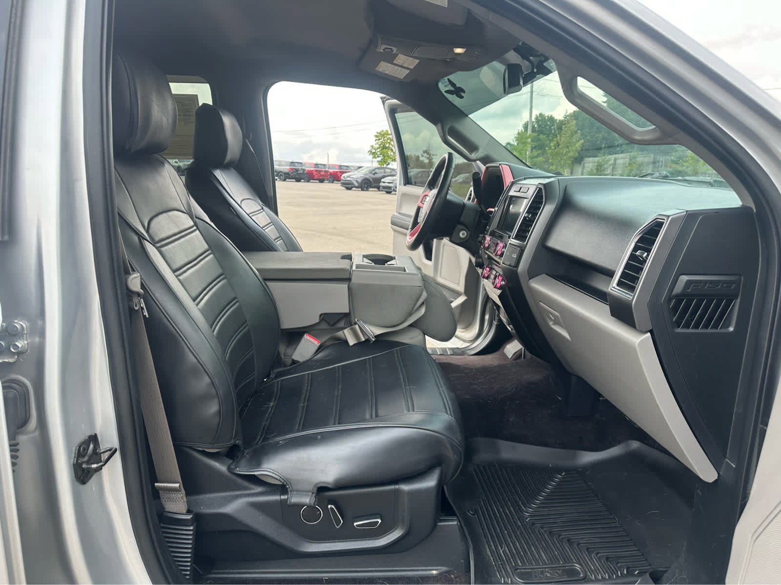 Used 2016 Ford F150 XLT w/ Equipment Group 302A Luxury AWD/4WD image 21